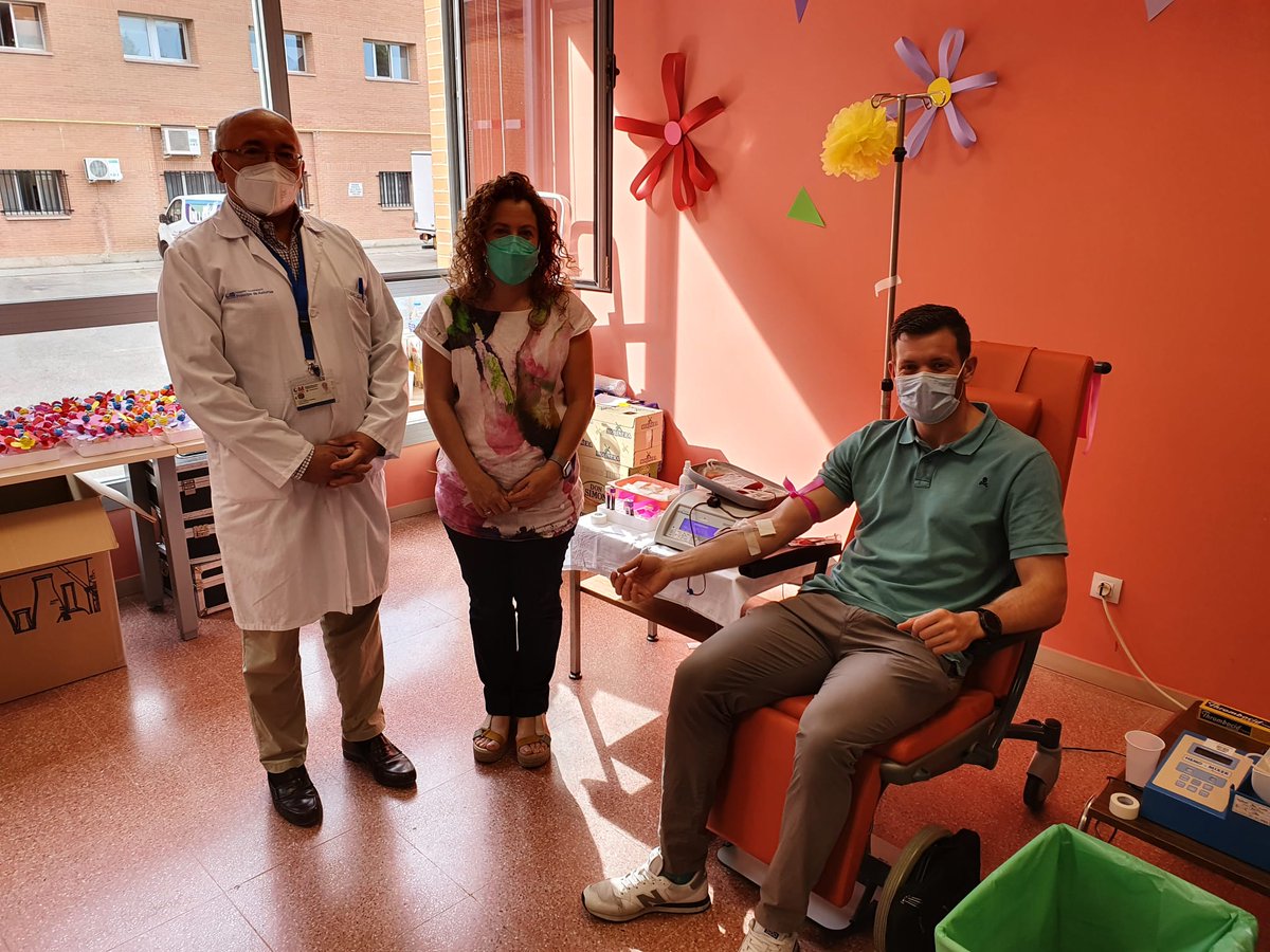 AytoAlcalaH's tweet photo. 🩸 Los concejales @J_albergr y @PSanchezAlcala han asistido en la mañana de hoy al Maratón de Donación de Sangre en el Hospital Universitario Príncipe de Asturias

Enhorabuena al alumnado del IES Cardenal Cisneros por su proyecto #DaleVida para impulsar las donaciones https://t.co/BGxSSbgABZ