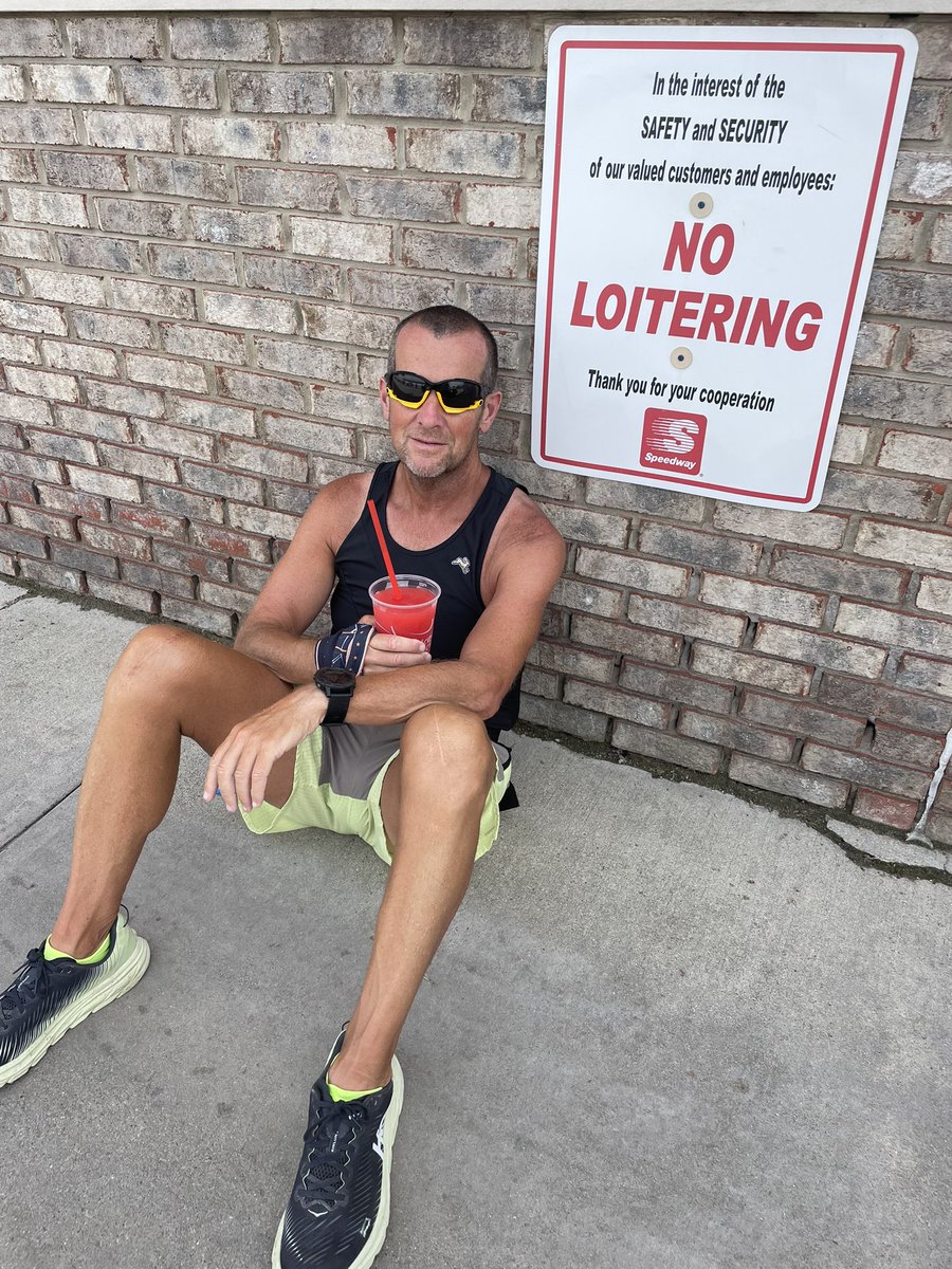 RichardDonovan7's tweet photo. Fun on the road. I’m currently north of Indianapolis during my run across the USA. #transUSArun #ultrarunning #running #ultramarathon #athletics https://t.co/RmxHKusGz9