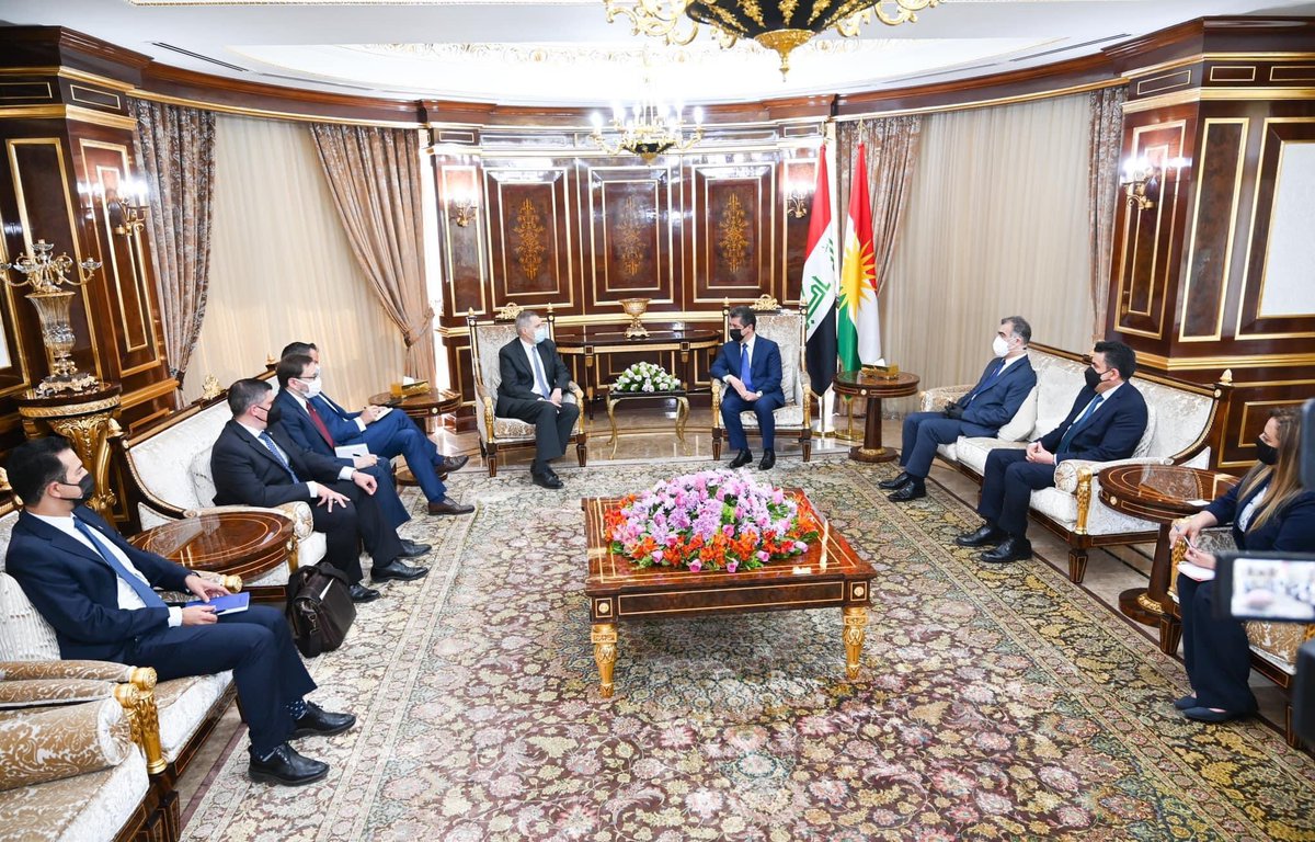 Kurdistan's tweet photo. مەسرور بارزانی، سەرۆکی حکومەتی هەرێمی کوردستان، پێشوازی لە ماتیۆ تولەر باڵیۆزی ئەمەریکا لە عێراق کرد کە بەبۆنەی کۆتاییهاتنی ئەرکەکانی سەردانی کردبوو. https://t.co/Zmaf8mazwk