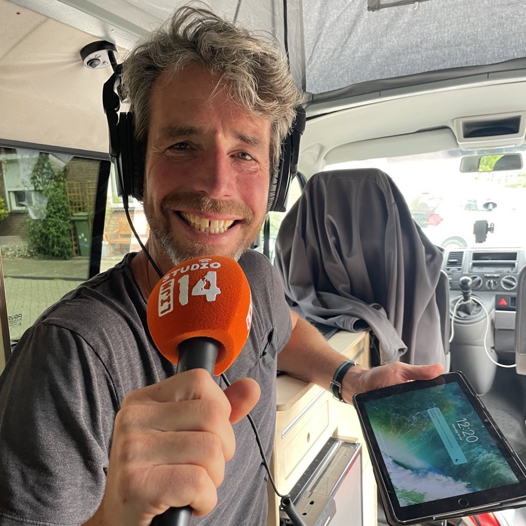zwerfinator's tweet photo. Vandaag kreeg Zwerfinator hoog bezoek van de Plastic Soup Surfer voor de opnames van zijn podcast over de resultaten van de #CupCount campagne en natuurlijk ging het over nog veel meer. Binnenkort online, Stay tuned. @merijntinga https://t.co/ceryeHizIy