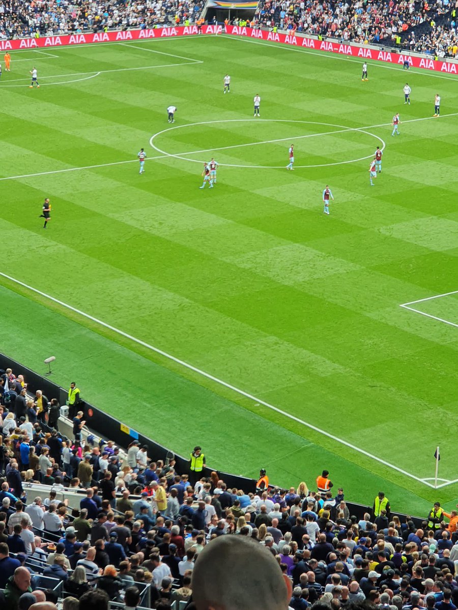 jina_huh's tweet photo. @SpursSouth: And warm thanks for greeting #SouthKorean @Sonny7 supporters at the stadium yesterday! ๐ฐ๐ท They traveled all the way from #Korea and must have been happy to take back a gift (Sweden Spurs scarf) from English supporter you! :) #kindandgenerous
https://t.co/biyaIbSQF3 https://t.co/J89XJm4Kvd