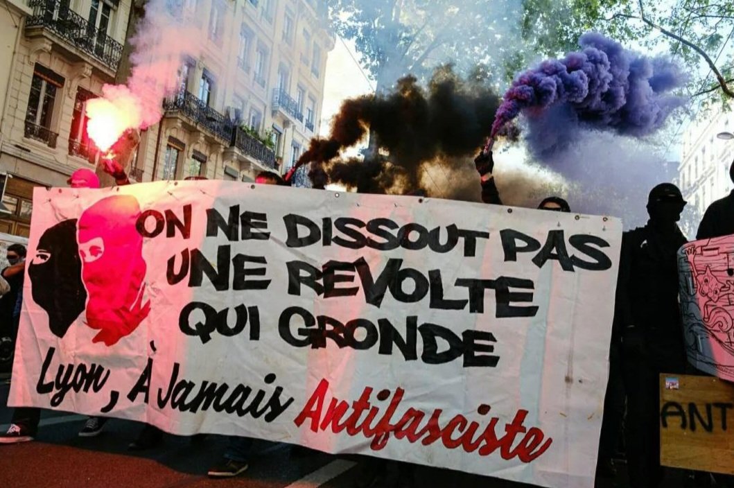 antifa_lyon's tweet photo. La GALE ressurgit
Le Conseil d'état vient de suspendre la dissolution du Groupe Antifasciste Lyon et Environs suites aux recours intentés par nos avocat.e.s.
C'est grace au rapport de force collectif imposé par la lutte qu'une telle décision a pu être arrachée.
@comitesoutien69 https://t.co/rZLRUvo5FN
