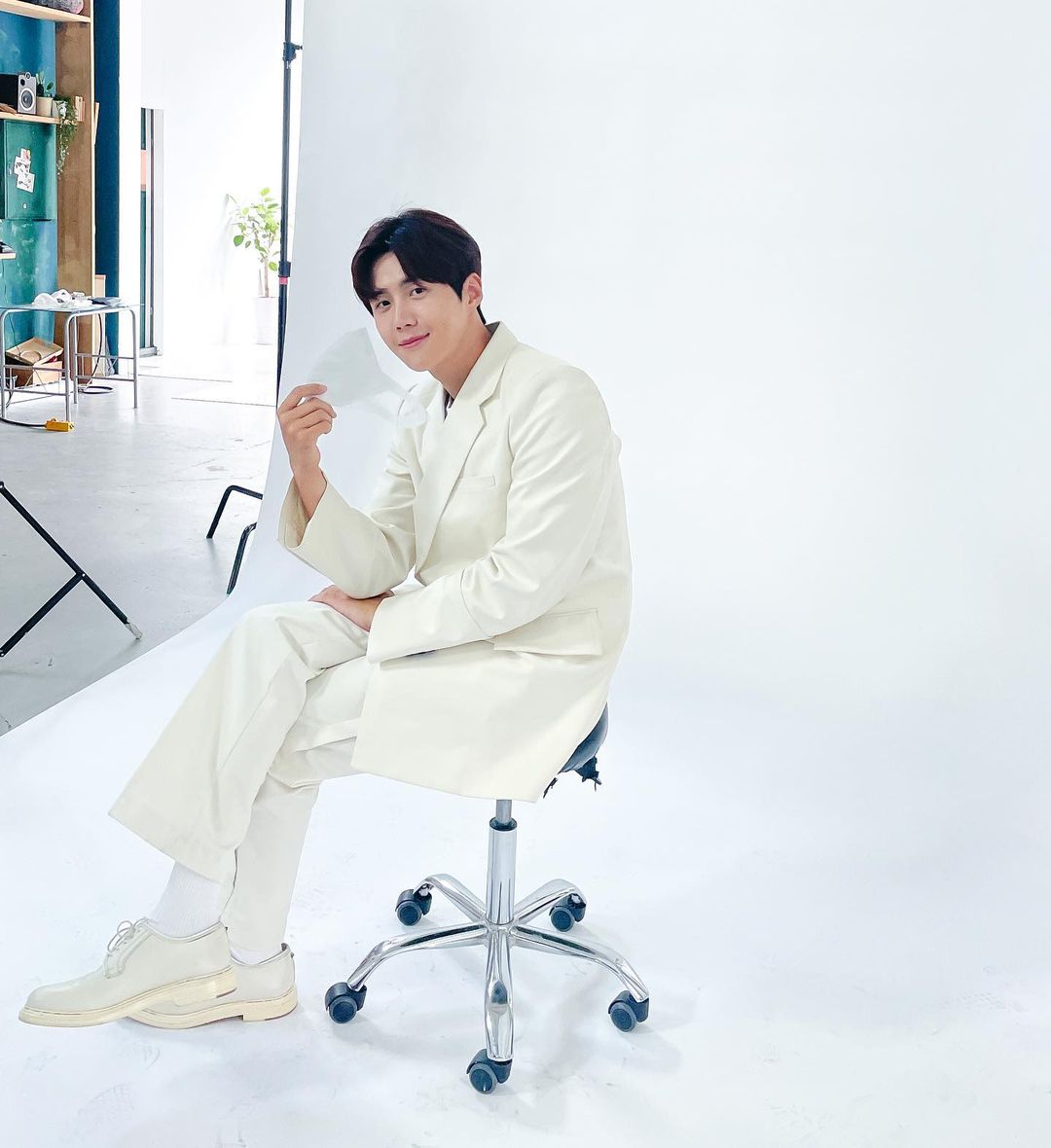 kimseonho_ph's tweet photo. Kimsda IG Update 220516
Translation:
#Preferredphoto
Actor Seonho at the set of "Miima mask" commercial โกฬ
HAPPY MONDAY SEONHOHADA! ๐ฅฐ๐
-----
#์ ํธํ๋์ฌ์ง
'๋ฏธ๋ง๋ง์คํฌ' ๊ด๊ณ ์ดฌ์์ฅ์์ ๋ง๋ ์ ํธ ๋ฐฐ์ฐ โกฬ -
#๊น์ ํธ #Kimseonho #๊น์ค๋ค #๋ฏธ๋ง๋ง์คํฌ #Miimamask https://t.co/nTFP2CPFB4