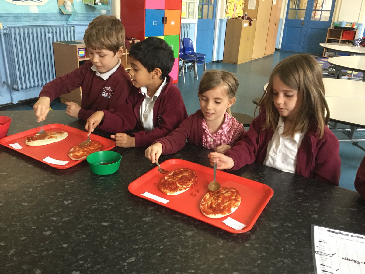ThamesideSch's tweet photo. A busy morning exploring instructions and making funny face pizzas for Year 1 today. #Year1tps #YSCtps #YRStps #Englishtps #independencetps https://t.co/90doLoKy4M