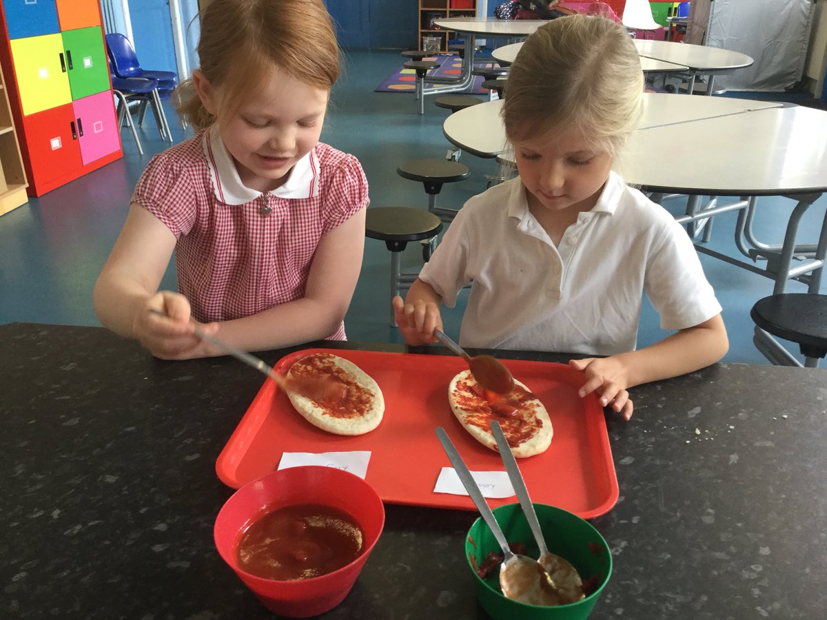 ThamesideSch's tweet photo. A busy morning exploring instructions and making funny face pizzas for Year 1 today. #Year1tps #YSCtps #YRStps #Englishtps #independencetps https://t.co/90doLoKy4M