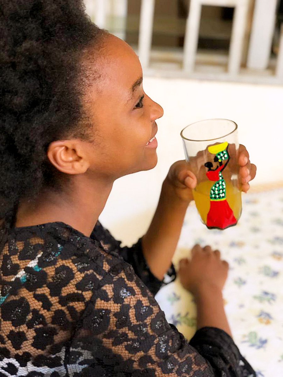 bileglasses's tweet photo. Prenez une pause pour vous rafraichir grâce à nos BILÈ.🥰

Une aude à la culture africaine dans un instrument de la vie quotidienne 🍹🥛

🇨🇲 https://t.co/4UBmFLnfF6