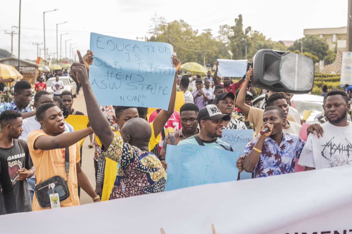LAUTECHSUG_'s tweet photo. #EndASUUStrikeNow #RescueLAUTECH @FeedbackOYSG @oyostategovt #SAVELAUTECHNOW https://t.co/yOs0ntxgwc
