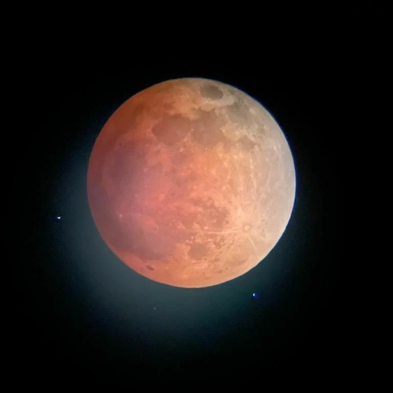 jigness's tweet photo. I can has telescope?

(Not my photo nor my telescope. 📸 by my neighbor John, but too jaw-dropping not to share.) https://t.co/sr4zENP0jS https://t.co/bxLr48id8G