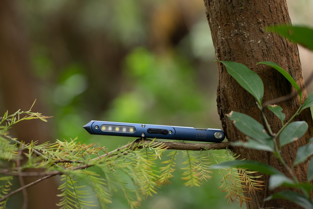 wubenlight's tweet photo. A pen with a 130 lumens light would be considered useful. But how about one with a tungsten steel attack head and integrated surgical blade? #E62 allows you to unfold this with one hand!

#WUBEN #everydaycarry #flashlight #edc #edcgear #selfdefense #tactical #pen #fashion #style https://t.co/PkVWnEDk2X