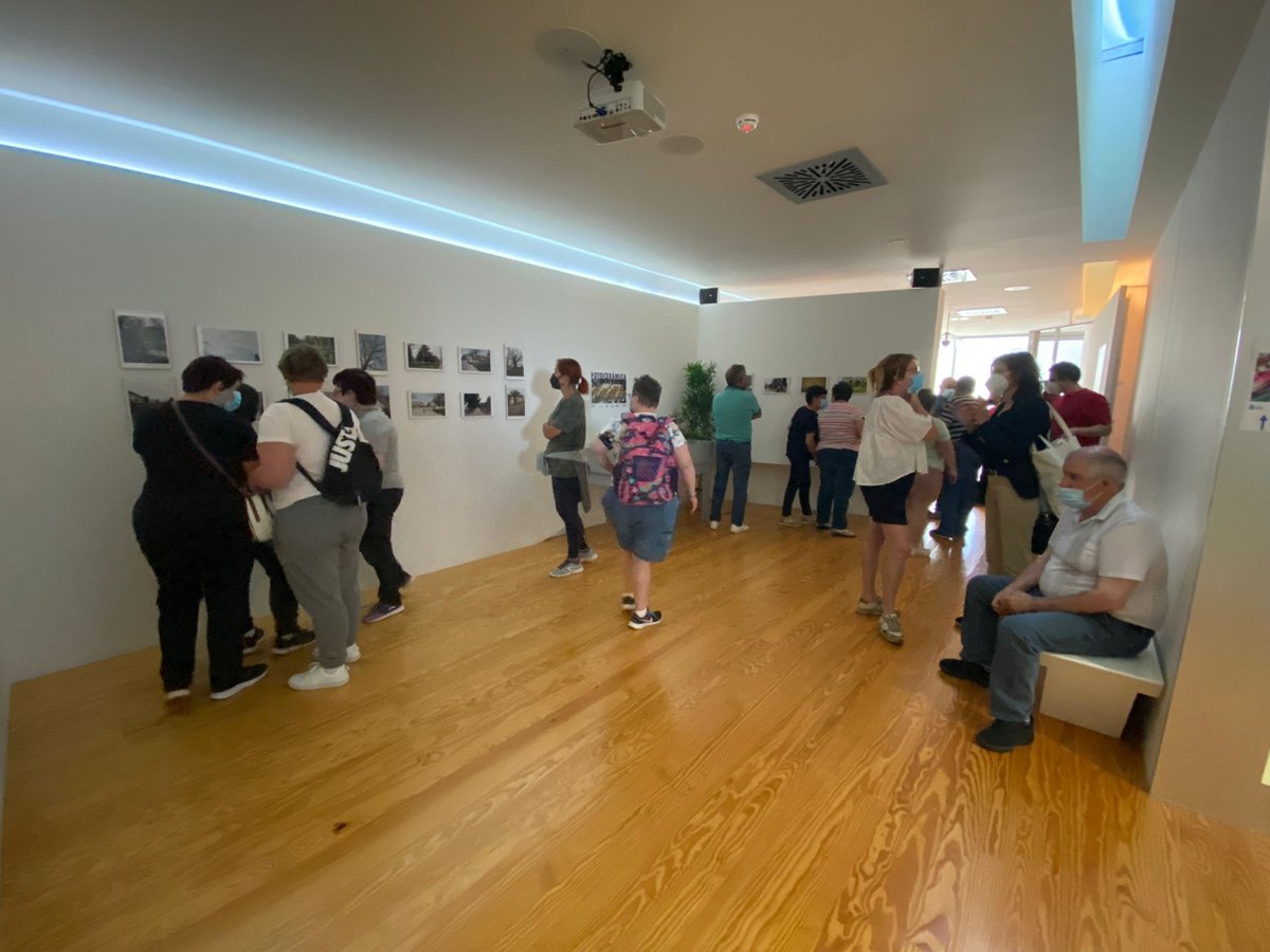 Así de concurrida estuvo la inauguración de "Fotocerámica" la semana pasada. 🤩
Organizado por <a href="/CeramicasCierzo/">Cerámicas EL CIERZO</a>  y financiado por <a href="/DPZaragoza/">Diputación de Zaragoza</a> , ha contado con la participación de unas 25 personas del Centro Psicosocial Cinco Villas,  y la colaboración de Ad Hoc Gestión Cultural.