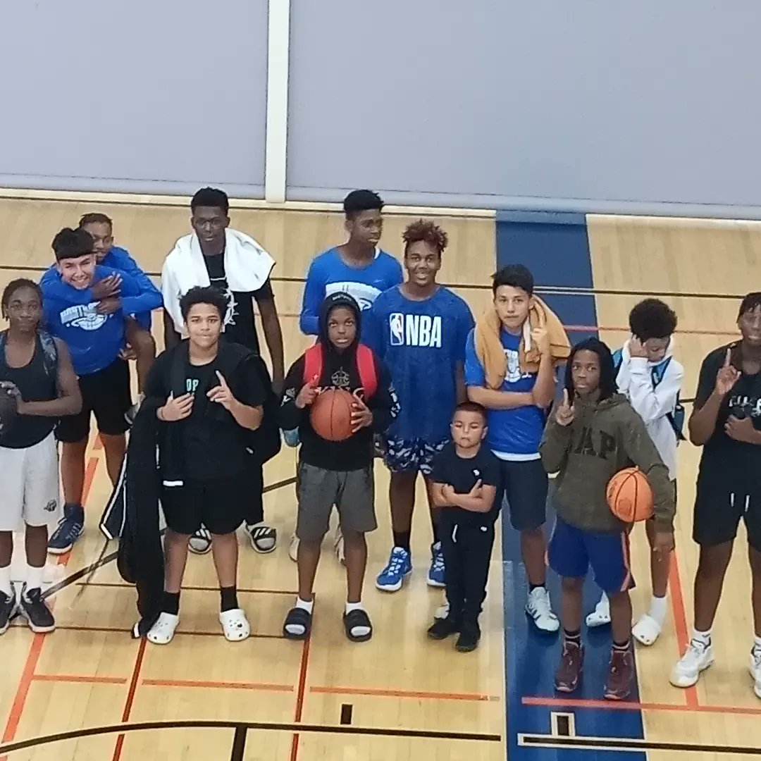 YoungKingsElit1's tweet photo. 🏀 Elevate, Motivate, Congratulate! It's more than just basketball...its character development!
#YoungKingsEliteBasketbal
#youthbasketball #youthdevelopment #youthsports #gwinnettbasketball #georgiabasketball #basketballtraining #basketball #atlantabasketball #ballhandlingdrills https://t.co/D0E96CjIqd