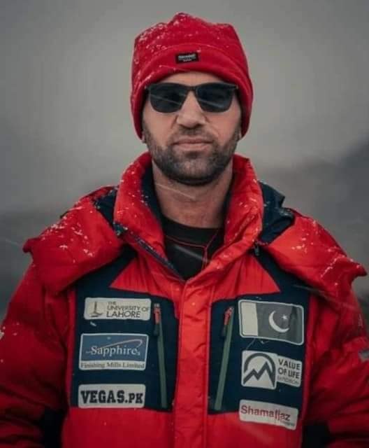 Pak_sightseeing's tweet photo. Congratulations Abdul Joshi on Your Successful Summit  Mount_Everest 8,848 M -The  World's Highest Mountain. 

@Shehrozekashif2 @14peaks 

#everest2022 #abduljoshi #shehrozekashif #thebroadboy https://t.co/pOMYhiGo0s