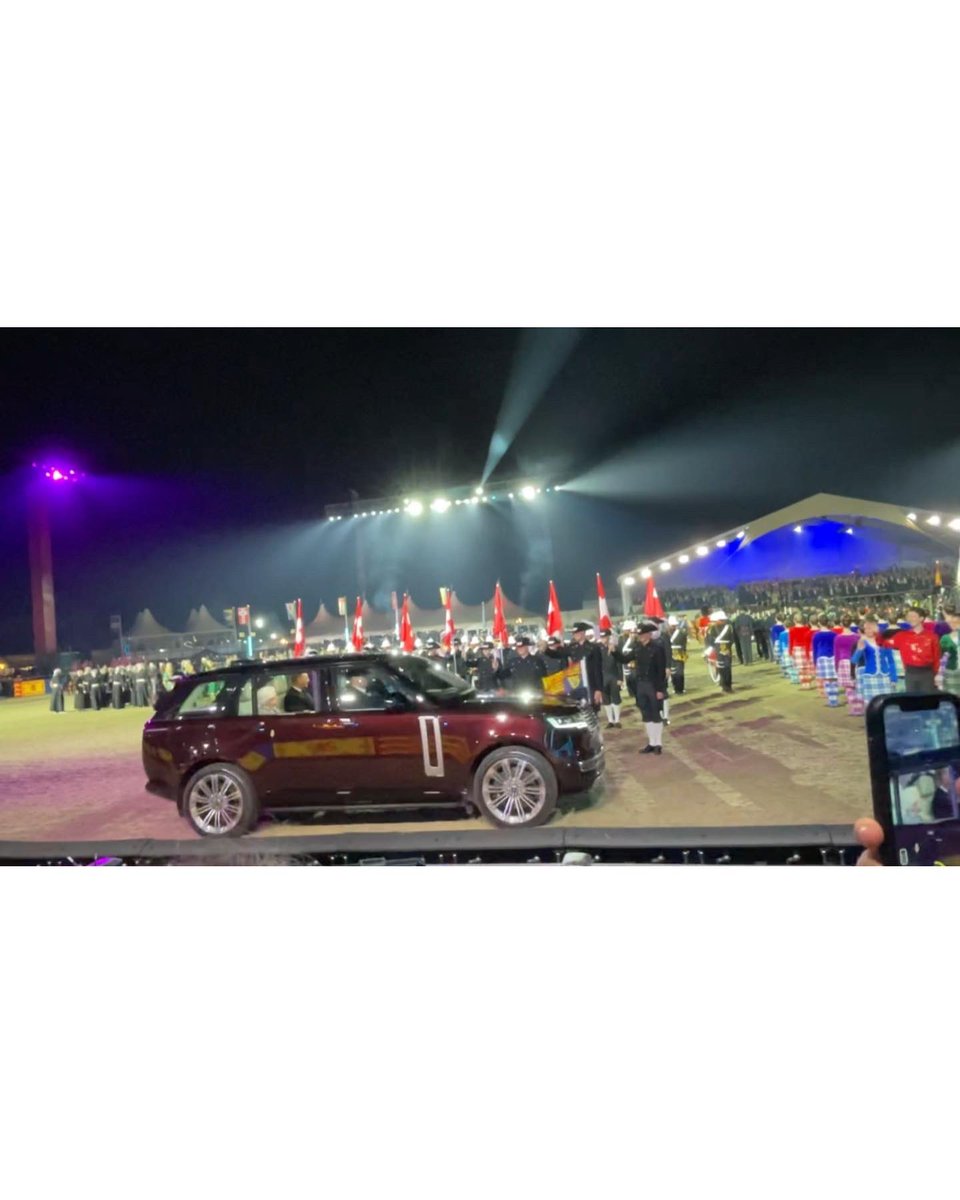 PerryPoussardJr's tweet photo. What a week being in the presence of some amazing people - @uclaanderson Dean #TonyBernardo and @ucla @UCLAchancellor at a @UCLA_Alumni event, then seeing @TomCruise at the Queen's #PlatinumJubilee Celebration, &amp; the Queen herself! #HM70 @henryfarnam @luxevagabonds #London #UK https://t.co/GqGXA2zR2f