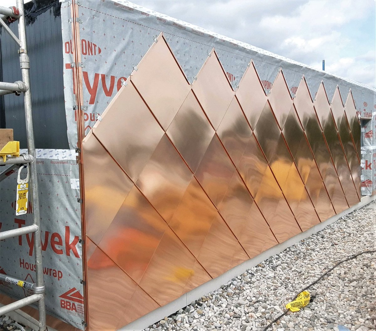 LongworthFacade's tweet photo. The Tecu Bronze shingles are starting to go on at Seashell Trust in South Manchester 😍
On this project we are carrying out the roofing and cladding package for Willmott Dixon
@ALM_ALMHM @KME_TECU
#roofing #cladding #buildingenvelope #IKO #Tecu #facade #rainscreen #copper https://t.co/alC0iAdVaf