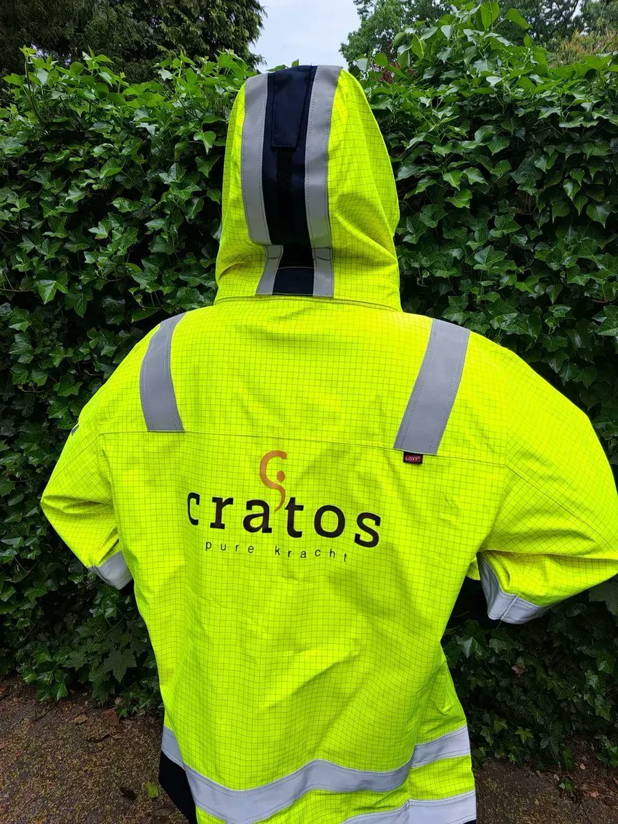 CratosConsult's tweet photo. Opvallen? Dat doen onze consultants zeker met deze nieuwe veiligheidsjas. Ook als we op een projectlocatie zijn, geldt voor ons: We werken veilig of we werken niet! 

Wil je weten welke projecten we zoal begeleiden? Lees het op onze site: https://t.co/i2eduWVBrV

#veiligheid https://t.co/kJi6QDltNs