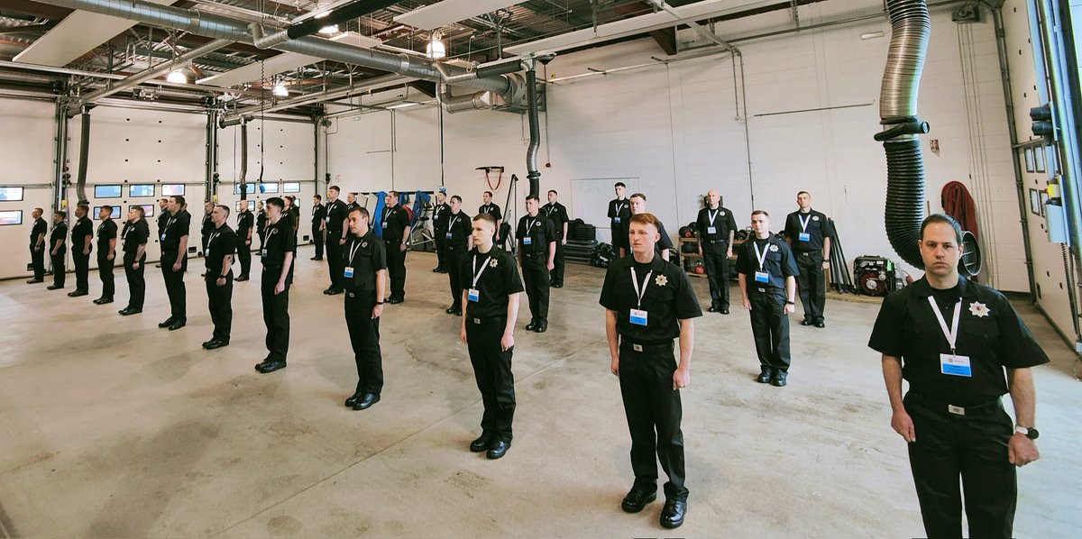 sfrs_trainees's tweet photo. 🚒 Wholetime Trainee Course #T422, On parade in their new uniforms this morning at @fire_scot National Training Centre Cambuslang. Demonstrating their #Pride , #Discipline &amp; SFRS's core value of #Respect for inspecting officer Group Commander Kenna. https://t.co/iZA9TyJhH0
