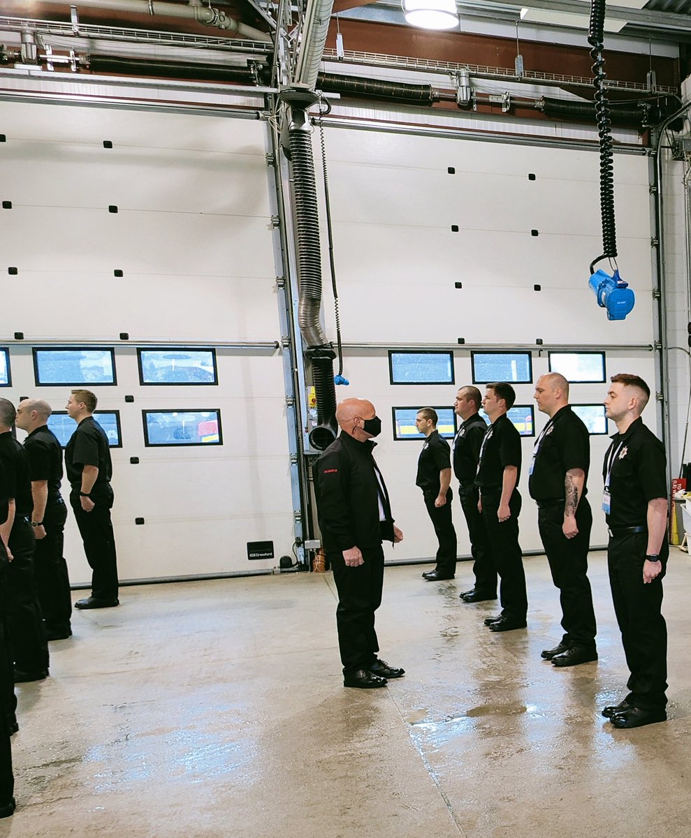 sfrs_trainees's tweet photo. 🚒 Wholetime Trainee Course #T422, On parade in their new uniforms this morning at @fire_scot National Training Centre Cambuslang. Demonstrating their #Pride , #Discipline &amp; SFRS's core value of #Respect for inspecting officer Group Commander Kenna. https://t.co/iZA9TyJhH0