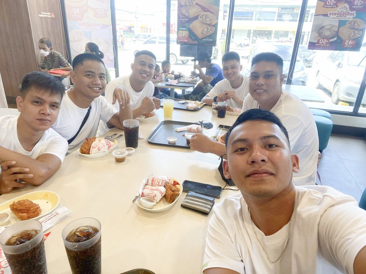 doubleerrr's tweet photo. Buylo ta haha mase masehon ra ba ta didto 🤣 https://t.co/ngUrhTt1Mi