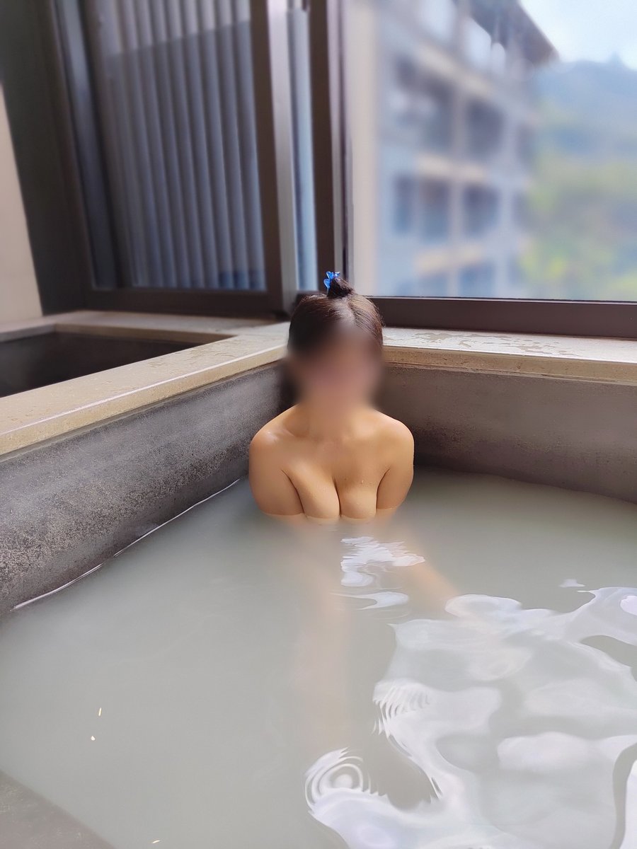 bUblkqVENuSMOX2's tweet photo. 這冷天又讓人想泡湯啦
有夫妻朋友們要一起......? https://t.co/PNWRwWNfPN