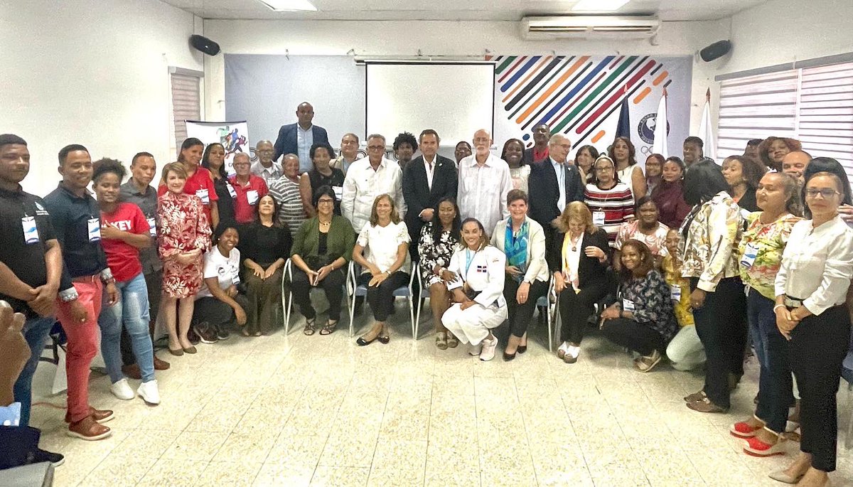 PanamSports's tweet photo. Con mucho éxito se realizó el Seminario Equidad de Género organizado por la Comisión Mujer y Deporte de @COLIMDO 

Estuvieron el Pdte de Panam Sports Neven Ilic, autoridades del deporte dominicano y los medallistas olímpicos @crismerysantana87kg y @zacariasbonat 

Felicitaciones! https://t.co/ltnalx8XTn