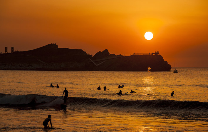 HCruzVictoria's tweet photo. Por último, tenemos el paraíso favorito para los surfistas: Salinas.  Para algunos esta playa es la nueva Ibiza del territorio astur. https://t.co/5H7ZQnubZs https://t.co/hdCa5C9GL5