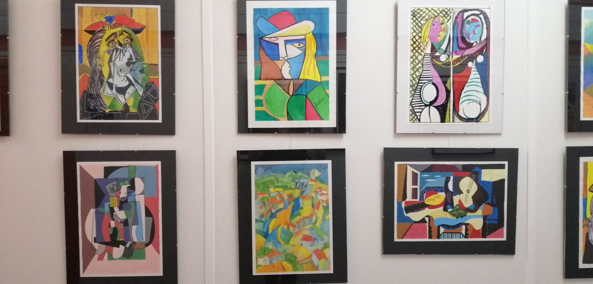 IESCamiloJCela's tweet photo. Nueva exposición en el @IESCamiloJCela. Trabajos de nuestros alumnos de Dibujo Artístico. Siempre nos sorprenden!!👏😉 #STEAM #Artes #aCREA https://t.co/16pcuW9UqM
