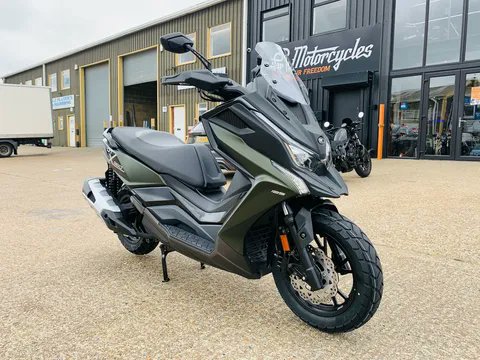 KymcoUK's tweet photo. Check out our fantastic dealer Ryder Motorcycles with their brand new DTX 360 125cc scooter!
Make sure you are one of the first to get a DTX 360 by visiting their dealership today!
#Adventure #Efficient #Scooter #LearnerFriendly #London #fleet #commute #urban #delivery #fun https://t.co/vR6x6AG7E3