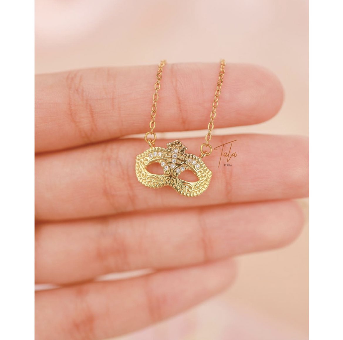 currywonny's tweet photo. a year to celebrate ENHYPEN's BORDER: CARNIVAL era GIVEAWAY 🎡 Tala by Kyla ✨

1 winner of mask of dawn necklace
1 winner of light en key necklace 

– like &amp; rt this
– up to u if u want to follow me 

ENDS: May 18, 2022, 7PM 

good luck engenes 🫶🏼 https://t.co/vYUOuCwLmO