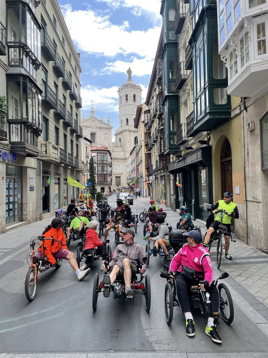 Pues alguno vino... 
Y me los llevé de paseo por <a href="/AyuntamientoVLL/">Ayto. de Valladolid</a> 
Y vieron la Catedral
#CCRI2022
#Valladolid 
#LaBandaDe3IKE 
<a href="/3ike/">3ike</a>