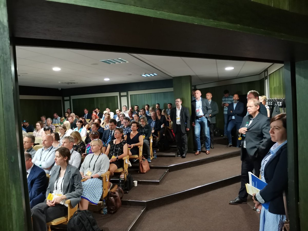 cnzcz's tweet photo. O téma Spisové služby a digitální archivy je velký zájem - škoda, že přednáškový sál není větší... https://t.co/mc5U02HHLI