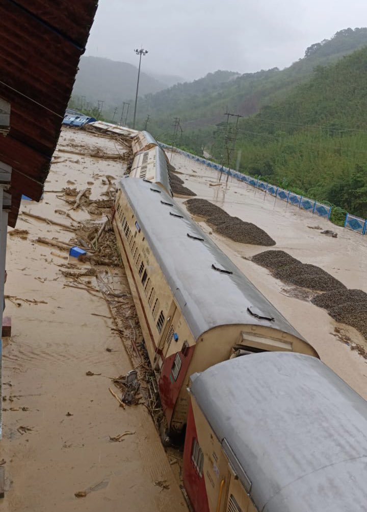 ToraAgarwala's tweet image. Continuous rains wreak havoc in parts of Assam. In the hill district of Dima Hasao, main road links disrupted, stationery train coaches derailed, multiple landslides reported. (Images courtesy NF railways) @IndianExpress