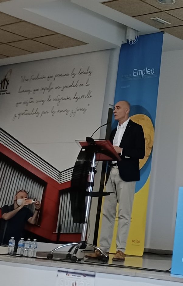 jaimebretonbesn's tweet photo. Hemos celebrado la IV Feria de Empleo de ⁦@poligono_sur⁩ con la asistencia de la Consejera de Empleo de ⁦@AndaluciaJunta⁩ y el Alcalde del ⁦@Ayto_Sevilla⁩ https://t.co/9joXVoAseU