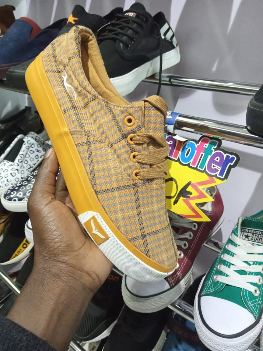 UApparell's tweet photo. Quality and classy unisex rubber shoes  
Size 40-44@  OFFER KSH 1499/=
Call/App 0707390310 for  ordes/ delivery,
Agro house  2flr rm 2  next to gill house. https://t.co/wFq7W2e7az