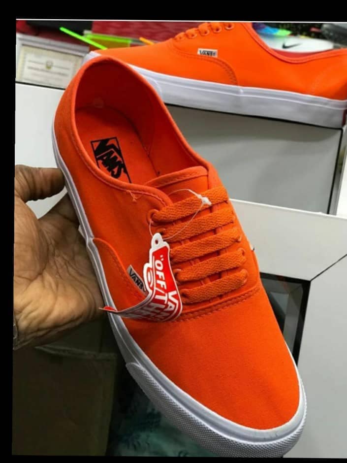 UApparell's tweet photo. Quality and classy unisex rubber shoes  
Size 40-44@  OFFER KSH 1499/=
Call/App 0707390310 for  ordes/ delivery,
Agro house  2flr rm 2  next to gill house. https://t.co/wFq7W2e7az