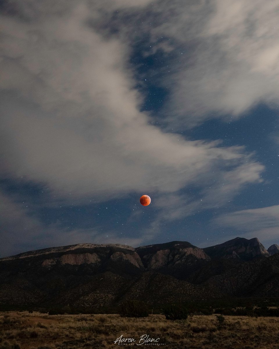 AaronBlanc's tweet photo. Hope you all had a chance to see the eclipse last night. https://t.co/cQWz4jozPY