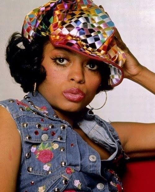 AtelierMilliner's tweet photo. A colourful cap, 1970s style on the iconic Ms Ross!
#dianaross #vinspired #1970s https://t.co/JP01MxYjCZ