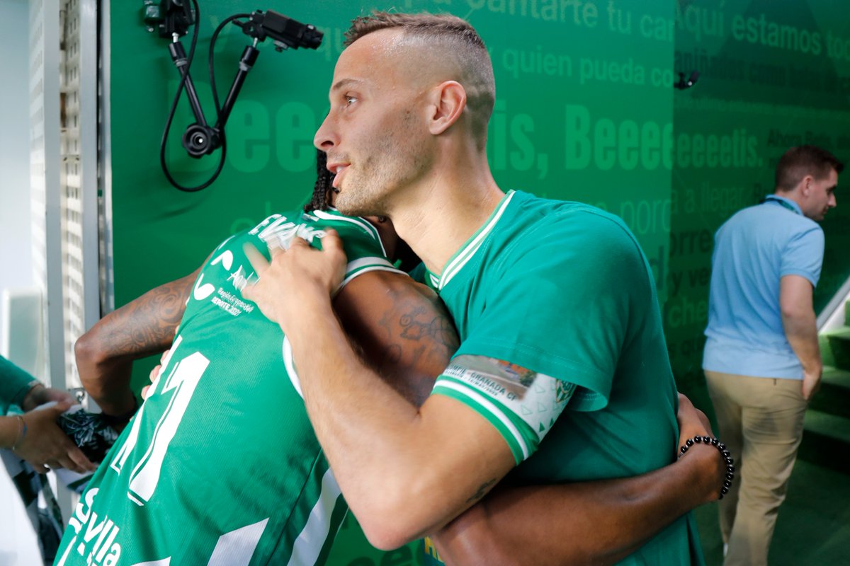 Si la foto no os carga bien quizás sea porque hay demasiada 𝐜𝐚𝐥𝐢𝐝𝐚𝐝 en la imagen 😏📸

<a href="/hollywood_XI/">Shannon Evans II ™</a> &amp; <a href="/SergioCanales/">Sergio Canales</a> 🪄🔝

#CoosurBetis #LigaEndesa