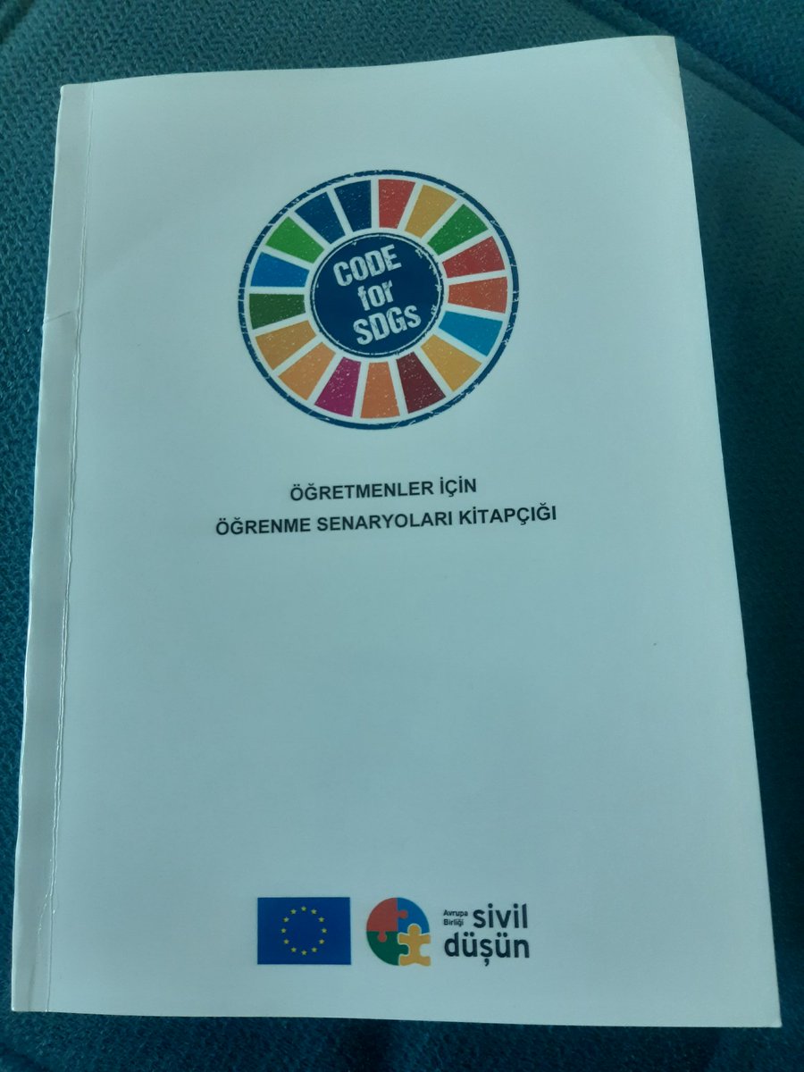 NesrinBalikci1's tweet photo. Benim de yazarı olduğum code4sdgs kitapçığı elime ulaştı, öğrenme senaryolarımın yer aldığı kitapçıkta microbit kodlama ile Sürdürülebilir Kalkınma Hedeflerini kodladık.Emeği geçen tüm öğretmenlerimize teşekkür ederiz
@selcukyarslan
@Mehmet_Bulut21 
@BaglarMEM21 https://t.co/Kxb4XMKcuj