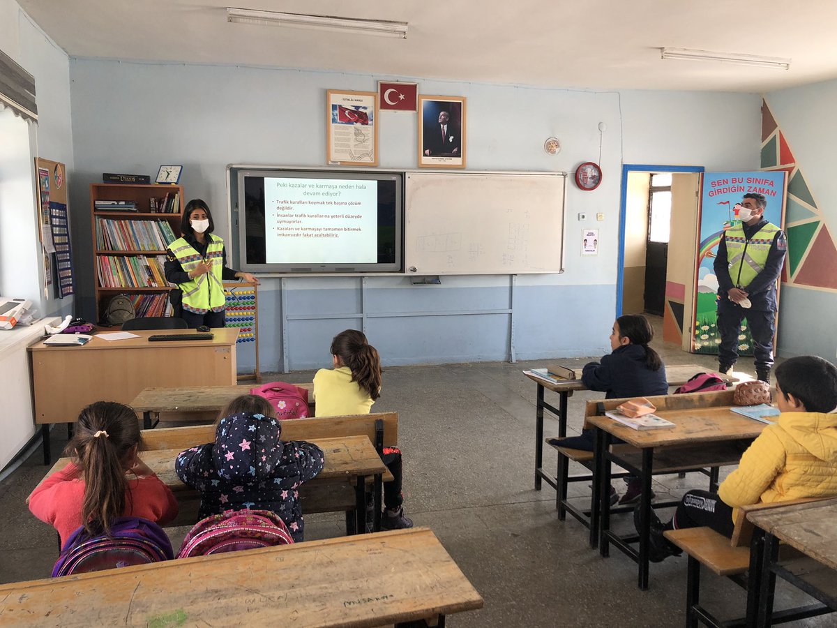 Geleceğin sürüceleri trafik kurallarını öğrendi. Unutmayalım,kazaları araçlar değil insanlar yapar.
<a href="/karaloglu_murat/">Murat KARALOĞLU</a>
<a href="/AskaleKaymkmlg/">Aşkale Kaymakamlığı</a>
<a href="/skaygusuz/">Salih Kaygusuz</a>
<a href="/Erzurum_Mem/">Erzurum İl Millî Eğitim Müdürlüğü</a>
<a href="/hakancinarmem/">Hakan ÇINAR</a>
<a href="/kadirbildirici/">Abdulkadir Bildirici</a>
<a href="/hasanakgul67ho1/">hasanakgul67@hotmail.com</a>