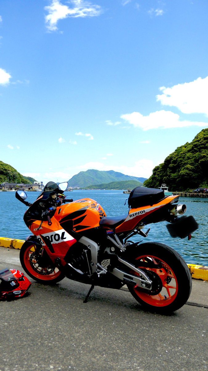 RiderMarvellous's tweet photo. バイクで海に行きたい

#バイク #cbr600rr #レプソル #海 https://t.co/HO9Nhj714q