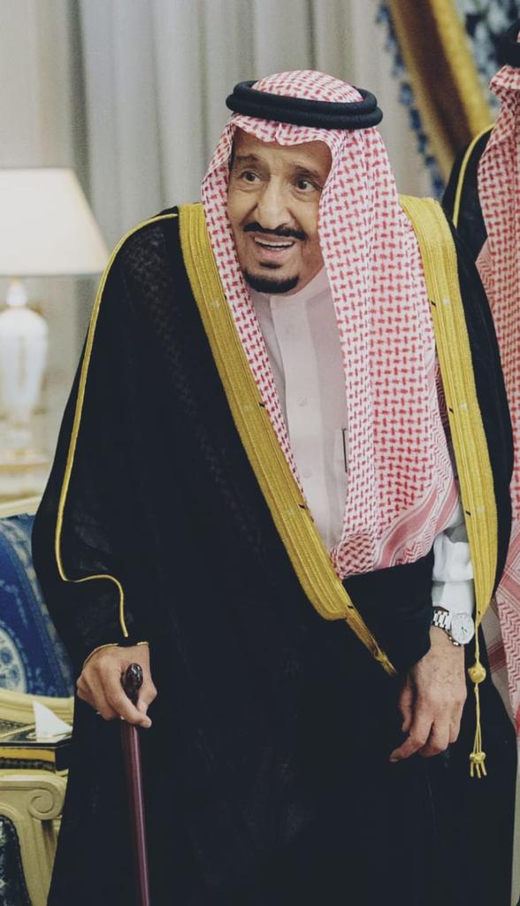 قولوا  لحاكمنا  الملك  قولوا له
ياسيدي  والحب  ما يخفاكم 

سلمان  ابن  عبدالعزيز  الدوله
أن طبت طابت دولتك يالحاكم

#محمد_بن_عويد ✒

#الديوان_الملكي
#الملك_سلمان_بن_عبدالعزيز