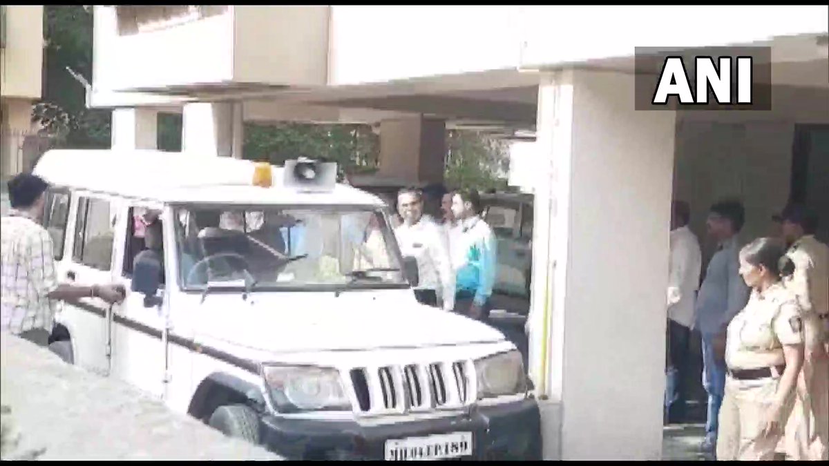 ANI's tweet photo. Maharashtra |Thane Crime Branch team reaches residence of Marathi actress Ketaki Chitale in Kalamboli, Navi Mumbai. Her laptop, computer hard disk &amp; other electronic evidence seized

She was arrested y'day for allegedly sharing derogatory post on FB against NCP chief Sharad Pawar https://t.co/Rbo7iAfVnm