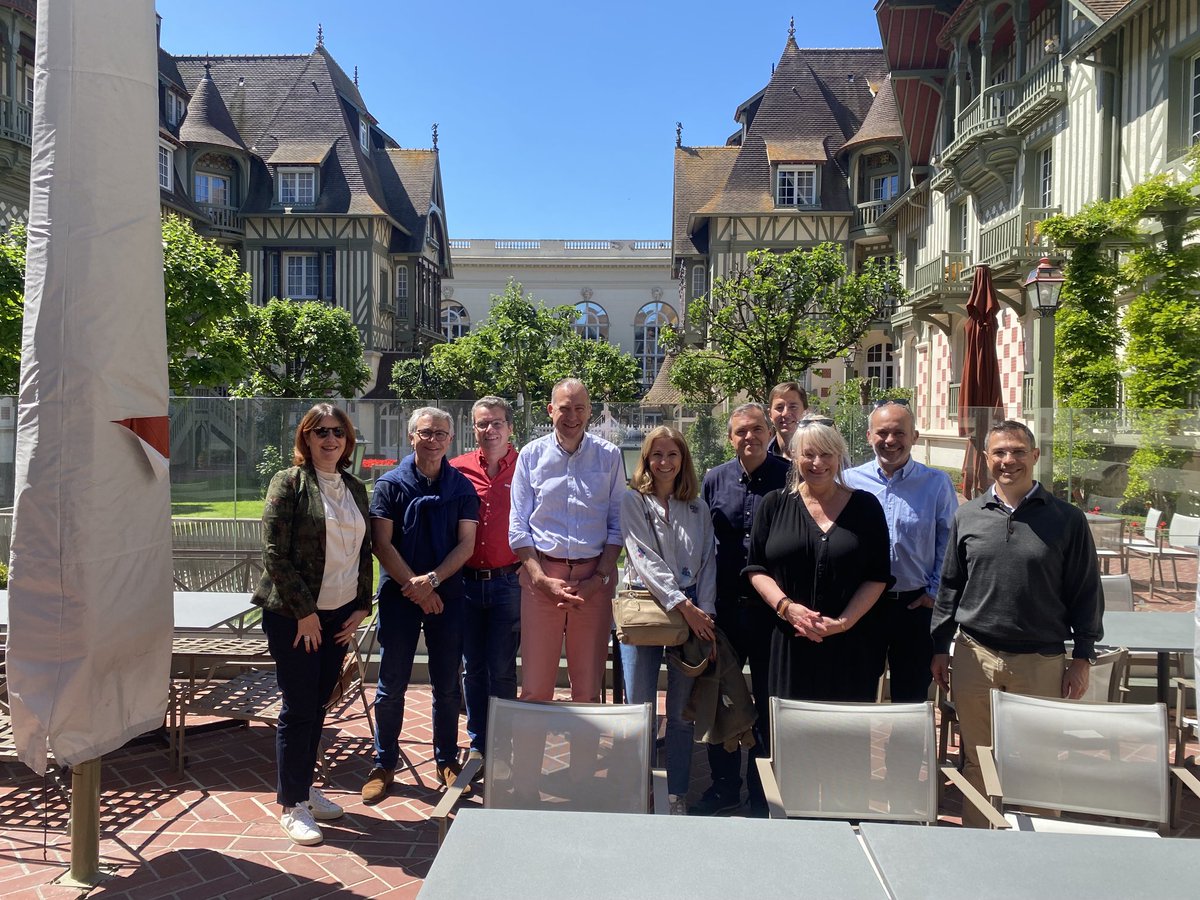 L’équipe de management commercial courtage IARD Axa France en séminaire annuel, à Deauville cette année ! Quelle belle équipe !