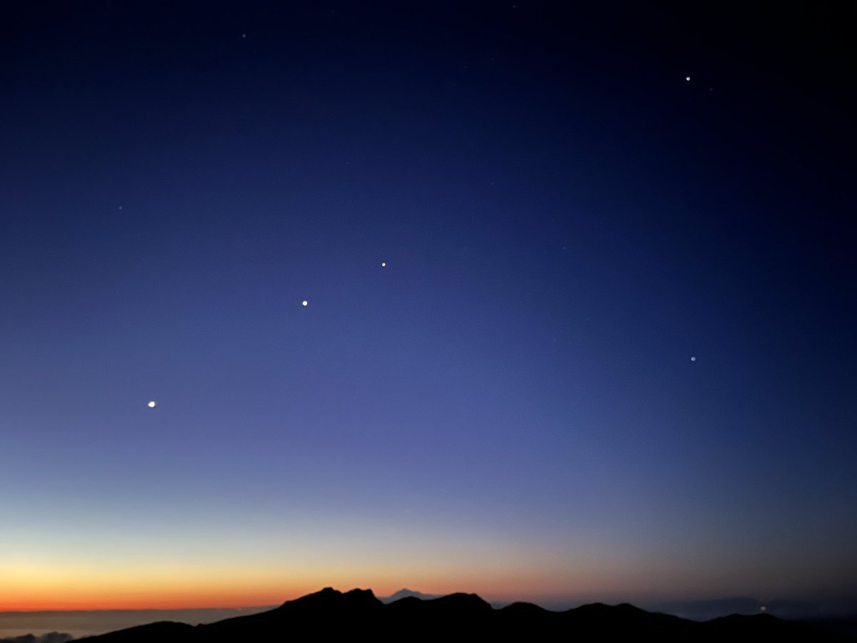 Treated to a lunar eclipse and a planetary alignment last night at <a href="/INGLaPalma/">Isaac Newton Group</a> with #CfAIDurham <a href="/DurhamPhysics/">Durham Physics</a> <a href="/durham_uni/">Durham University</a> . Venus, Jupiter, Mars and Saturn all in a row.