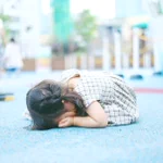 【悲報】遊園地にて「対象年齢3歳以上」に絶望する2歳