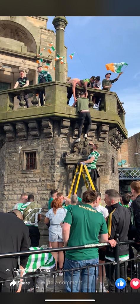 cretebhoy's tweet photo. Massive shout out to @FlumpsF for tweeting this photo .. so they kicked the door in to gain access 🤔👀🤔👀🤔 has the smsm been caught telling porkies..again 🤔 https://t.co/t1D62NEdic