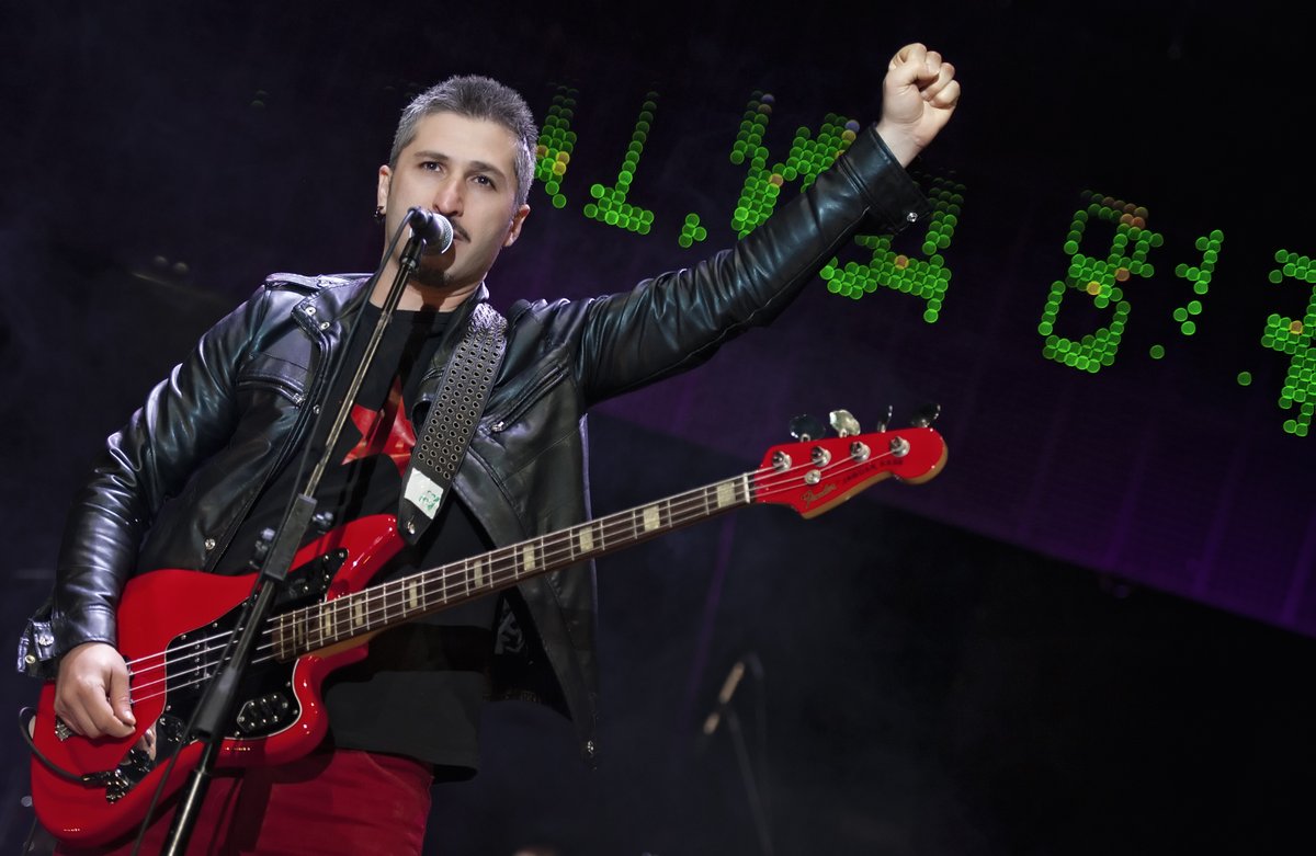 Doğan Duru - Redd   Van İçin Rock  <a href="/KucukCiftlik/">KüçükÇiftlik Park</a>  <a href="/reddvox/">Doğan Duru</a> <a href="/reddseyirdefter/">Redd 🌈</a> #redd #doğanduru