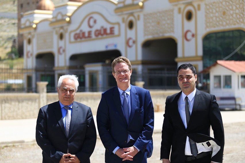 <a href="/EUDelegationTur/">AB Türkiye Delegasyonu🇪🇺EU Delegation to Türkiye</a> Başkanı Büyükelçi Nikolaus Meyer-Landrut Cilvegözü Sınır Kapısı'nda Sınır Tesisi'ni ziyaret etti. Büyükelçi Nikolaus Meyer-Landrut'u sınır kapısında Hatay Vali Yardımcısı <a href="/orhan_akturk/">Orhan Aktürk</a> karşıladı.🇪🇺🇹🇷