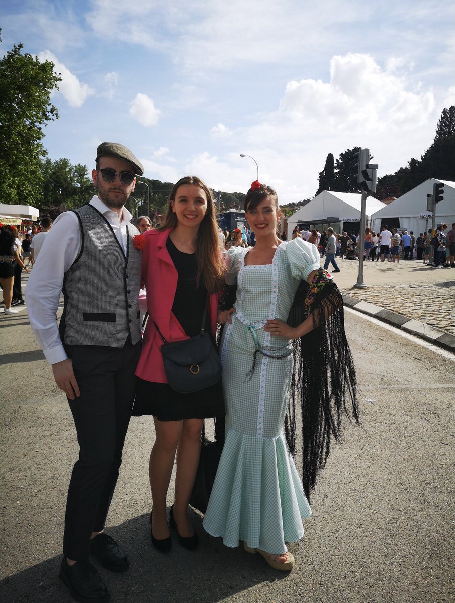 Claire_Be6's tweet photo. 📍Hier à Madrid 🇪🇸pour l’incroyable fête traditionnelle de San Isidro. 

📍Le 15 mai est férié en Espagne et  les madrilènes revêtent le costume de Chulapos  🎎et Chulapas. 
 
#SanIsidro2022 
#VotonsClaire https://t.co/RxLv2SbZr1
