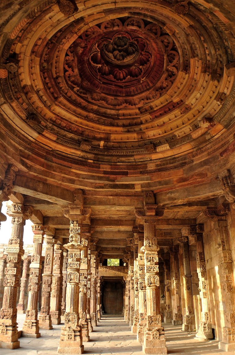 DelhiTweeter's tweet photo. @RareHistorical @Puru_Tweet @Dr_Uditraj @DelhiHeritage @incredibleindia @tourismgoi Quwwat-ul-Islam Mosque, #QutubComplex Delhi clearly visible built on the ancient ruins of 27 Jain and Hindu Temples.

#QutubComplexTruth 
#ReclaimTemples
#WeWantOurTemplesBack https://t.co/OY43FTZikx